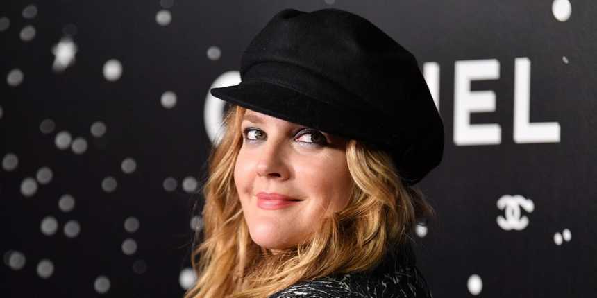  Drew Barrymore Says 'Bridgerton' Impressed Her to Get Again on a Courting App