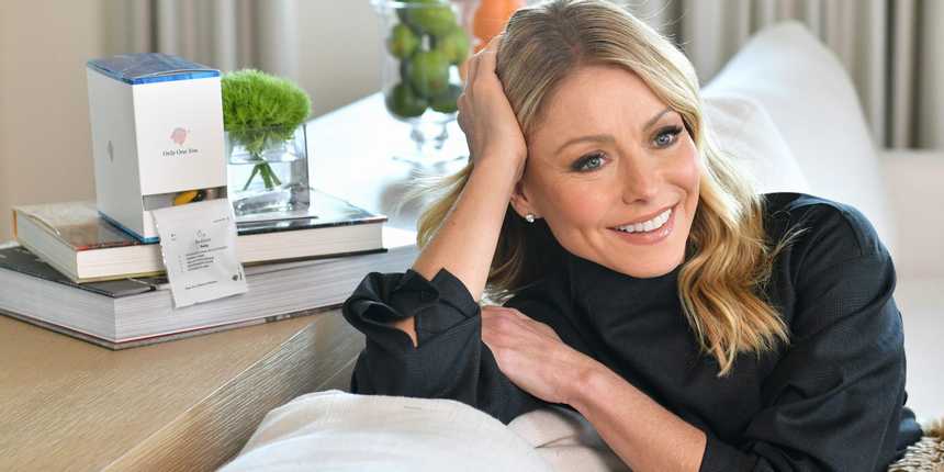  Kelly Ripa on Aging, Wellness, and Persona Nutrition Partnership