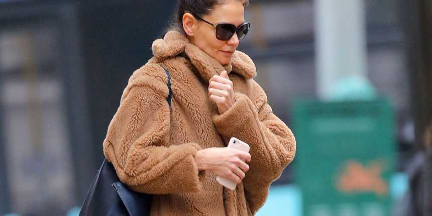  Neglect Boring Totes, Katie Holmes Is Carrying This Smooth Trapezoid Bag In all places