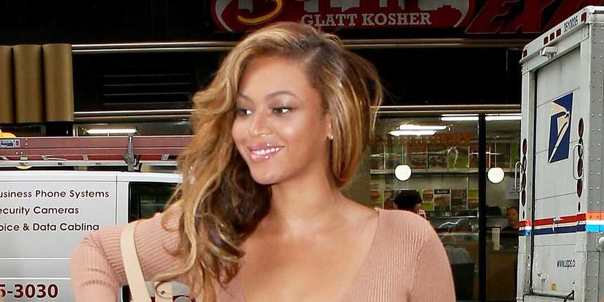  Beyonce Wears a Sweater Dress on a Hot Summer Day